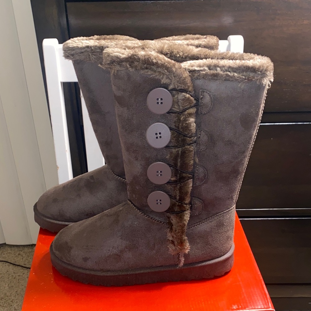 Women's Brown Buttoned Winter Boots